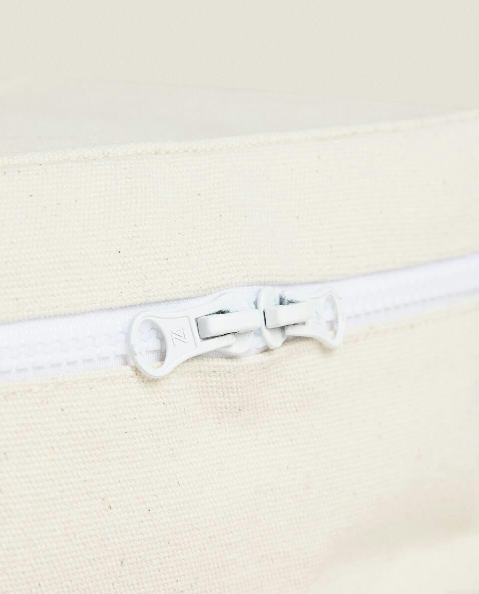 SAINT-LAZARE TRAVEL TOILETRY BAG