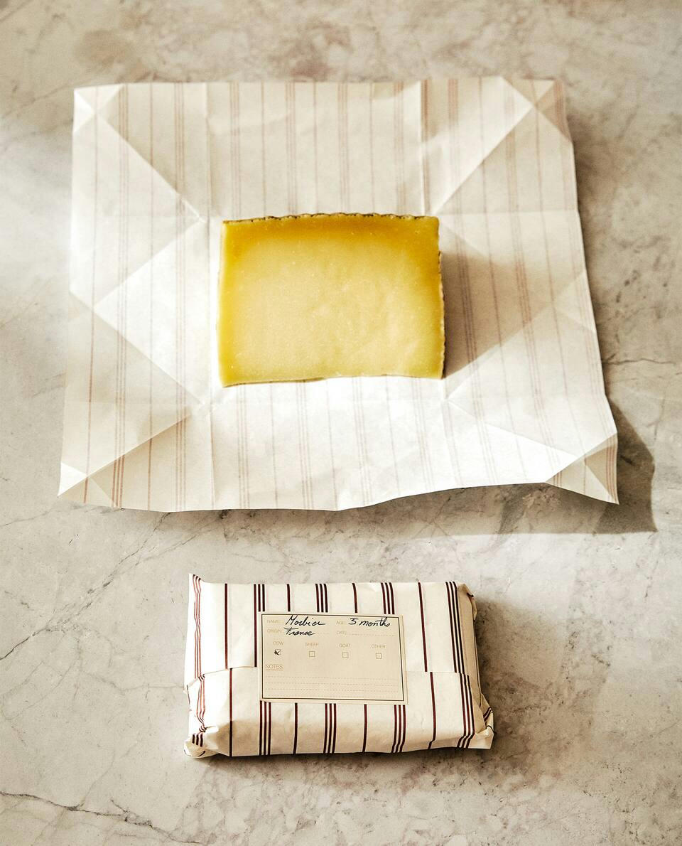 PACK OF STRIPED CHEESE PAPER