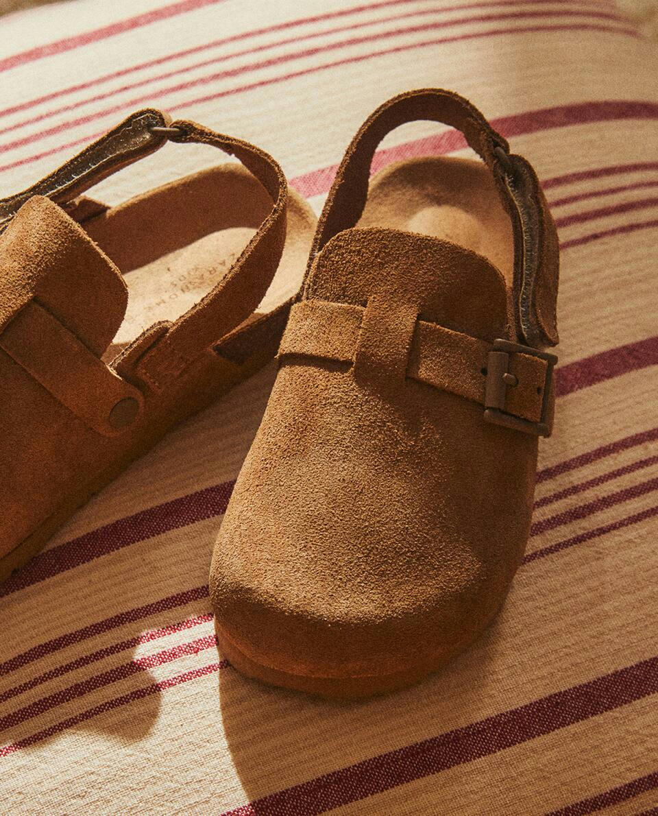 BUCKLED LEATHER CLOGS