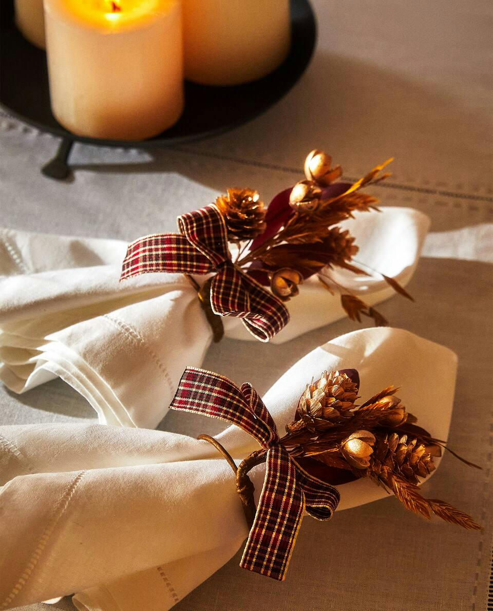 PACK OF DRIED CHRISTMAS FLOWER NAPKIN RINGS (PACK OF 2)