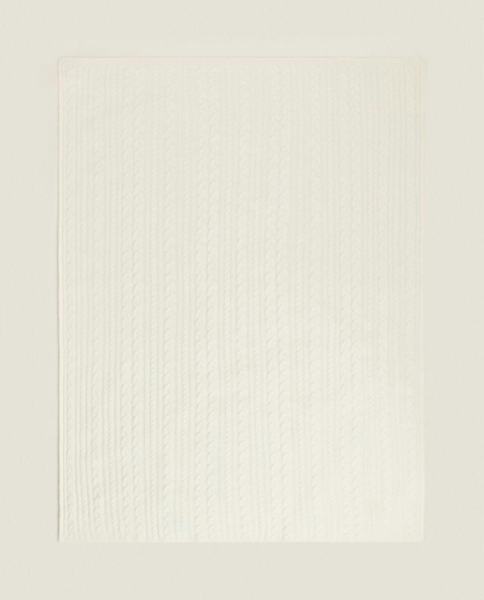 BRAIDED KNIT BLANKET