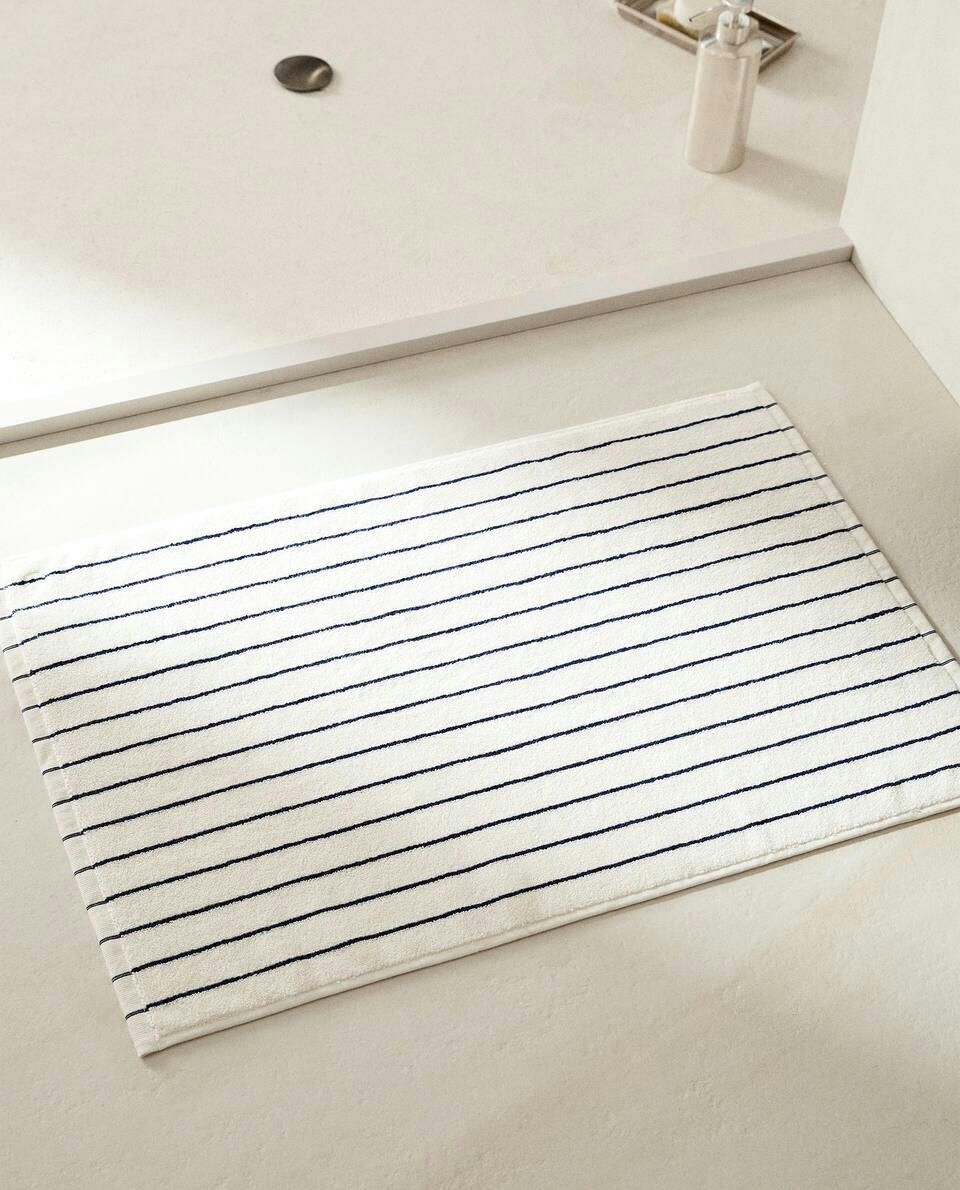 CONTRAST STRIPE BATH MAT