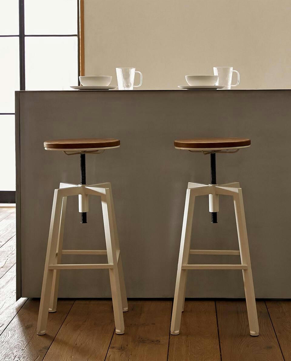 WOODEN AND METAL SWIVEL STOOL