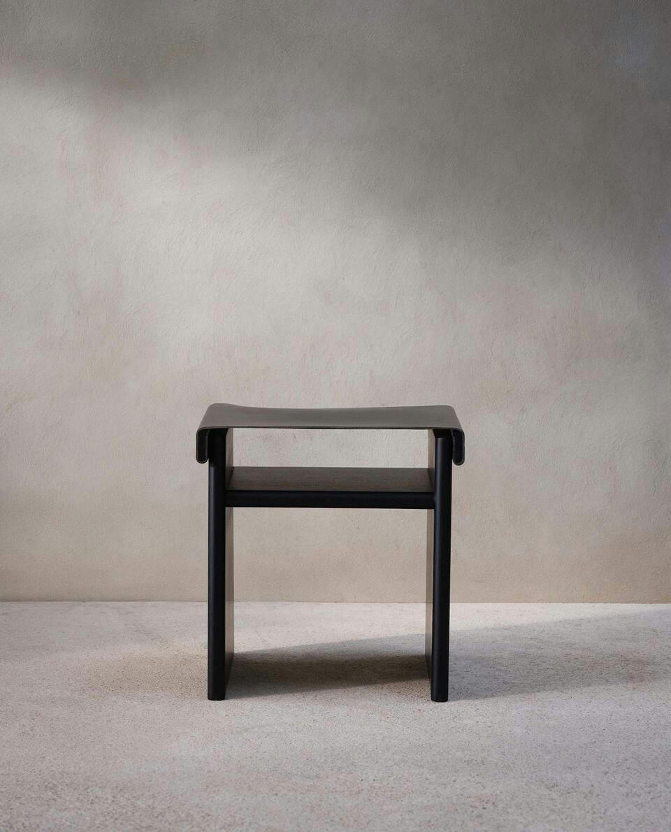 STOOL 02