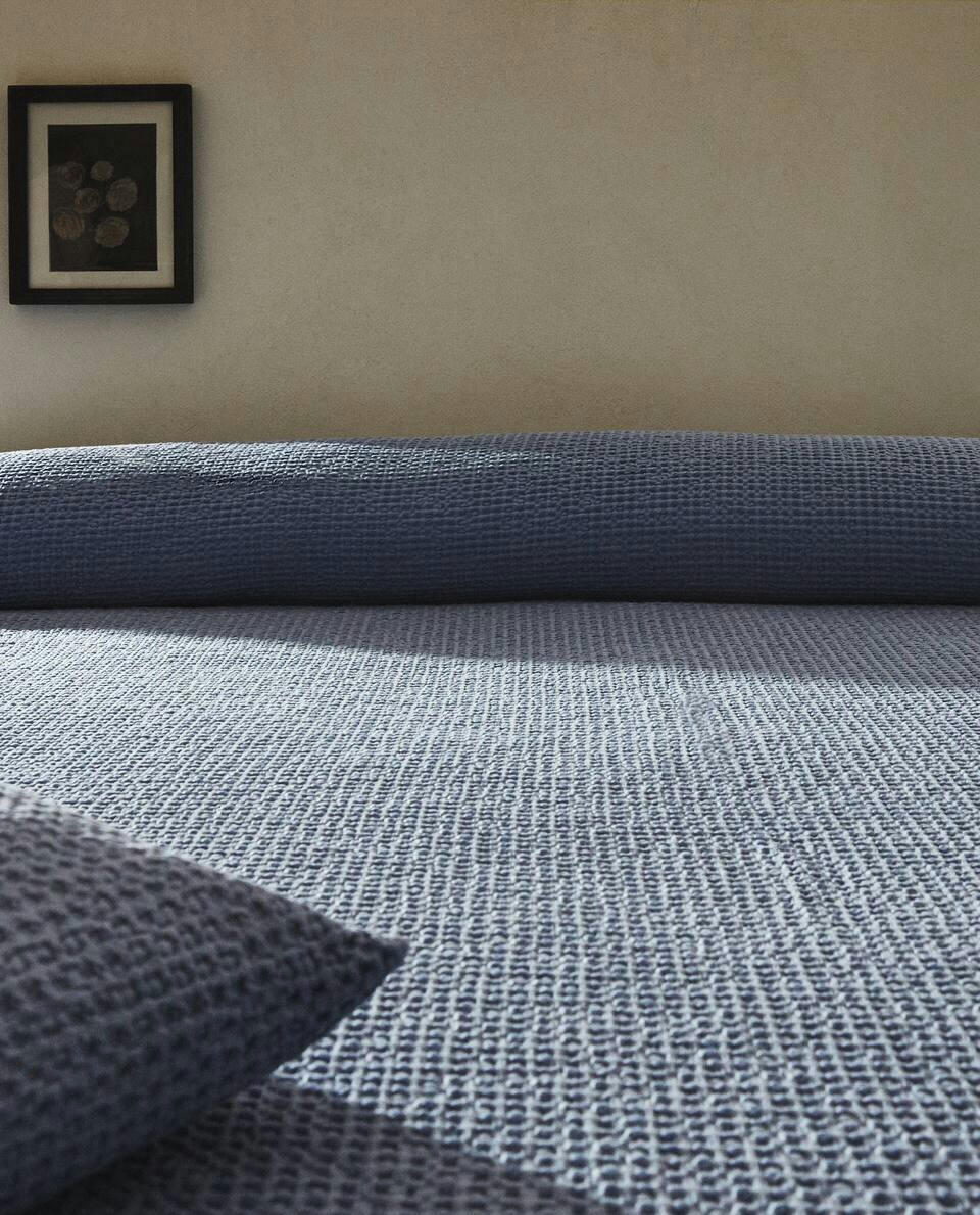 WAFFLE KNIT BEDSPREAD