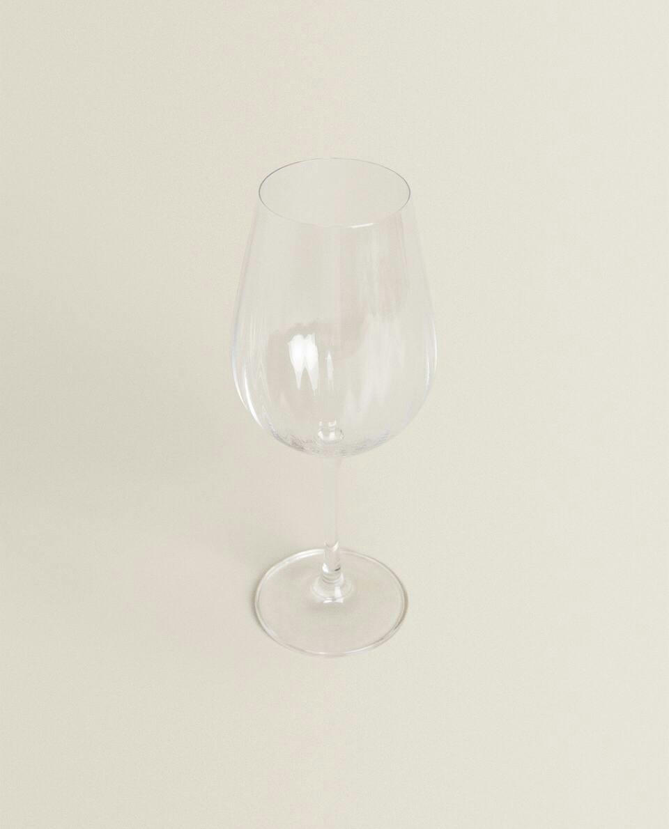 RAISED CRYSTALLINE WINE GLASS