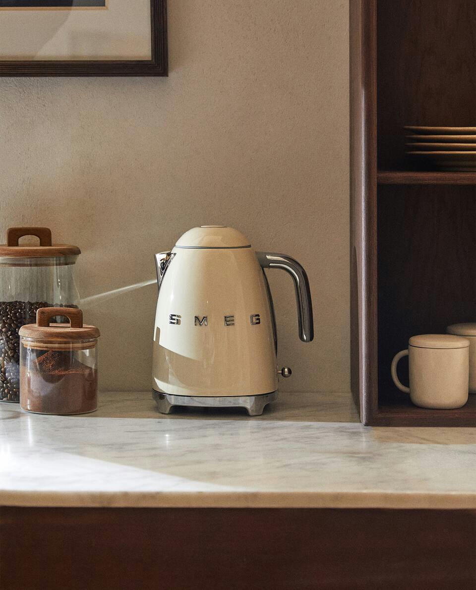 SMEG KETTLE