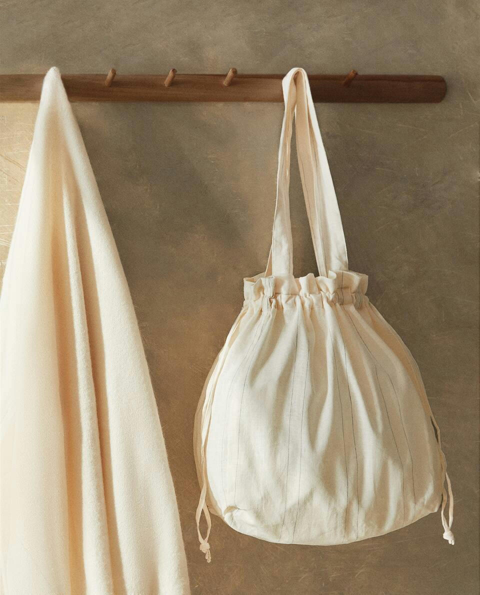 STRIPED TRAVEL LAUNDRY BAG