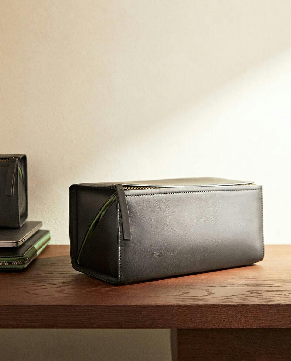 LARGE RIGID LEATHER TOILETRY BAG