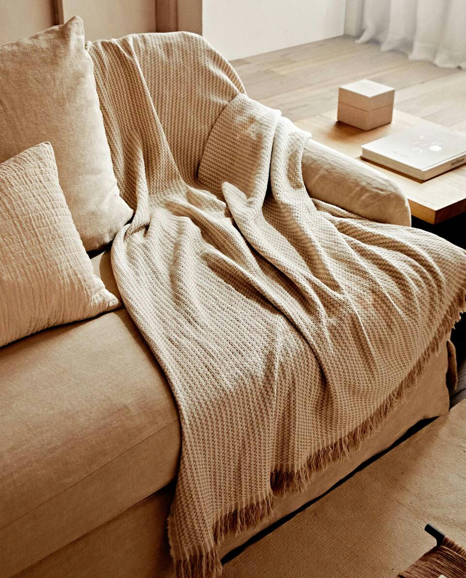 TEXTURED BLANKET