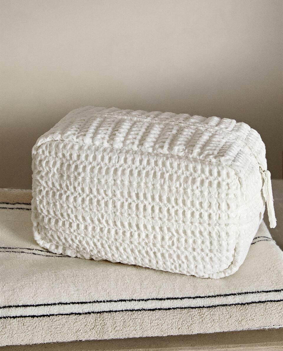 WAFFLE-KNIT FABRIC TOILETRY BAG