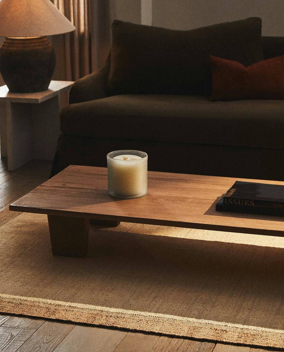 RUG WITH CONTRAST BORDER