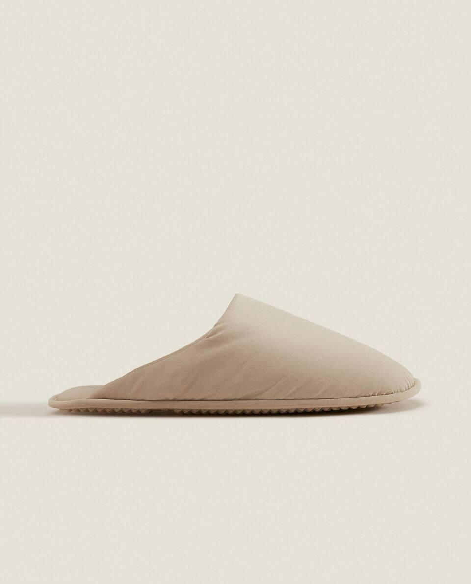 Mule slippers in technical material