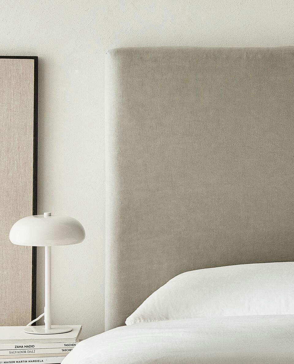 HEADBOARD WITH LINEN COVER