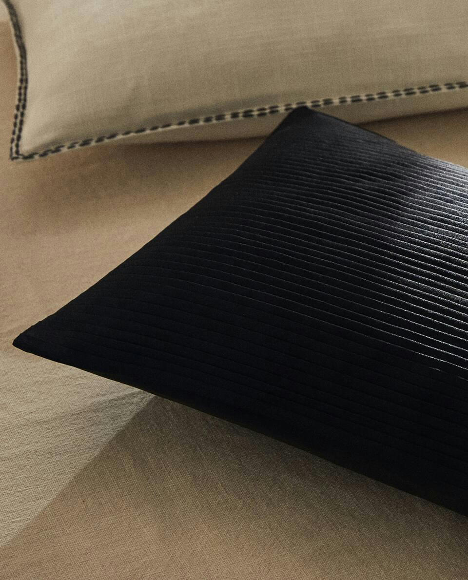 PLEATED CUSHION COVER