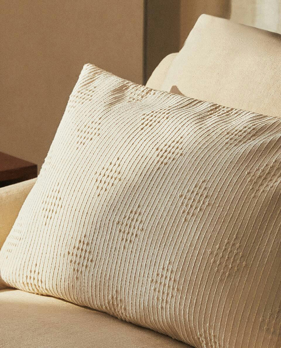 DIAMOND CUSHION COVER