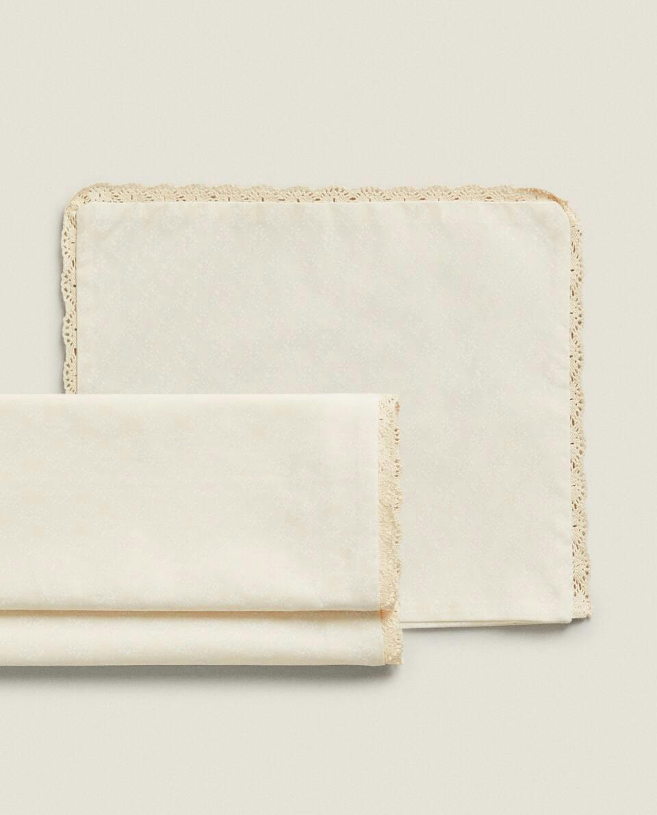 CHILDREN’S DUVET COVER AND PILLOWCASE SET WITH LACE TRIM