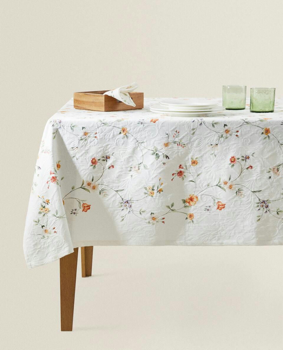 FLORAL JACQUARD TABLECLOTH
