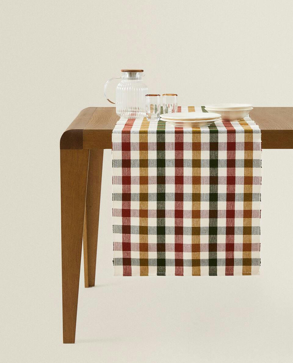 COTTON NEEDLECORD TABLE RUNNER