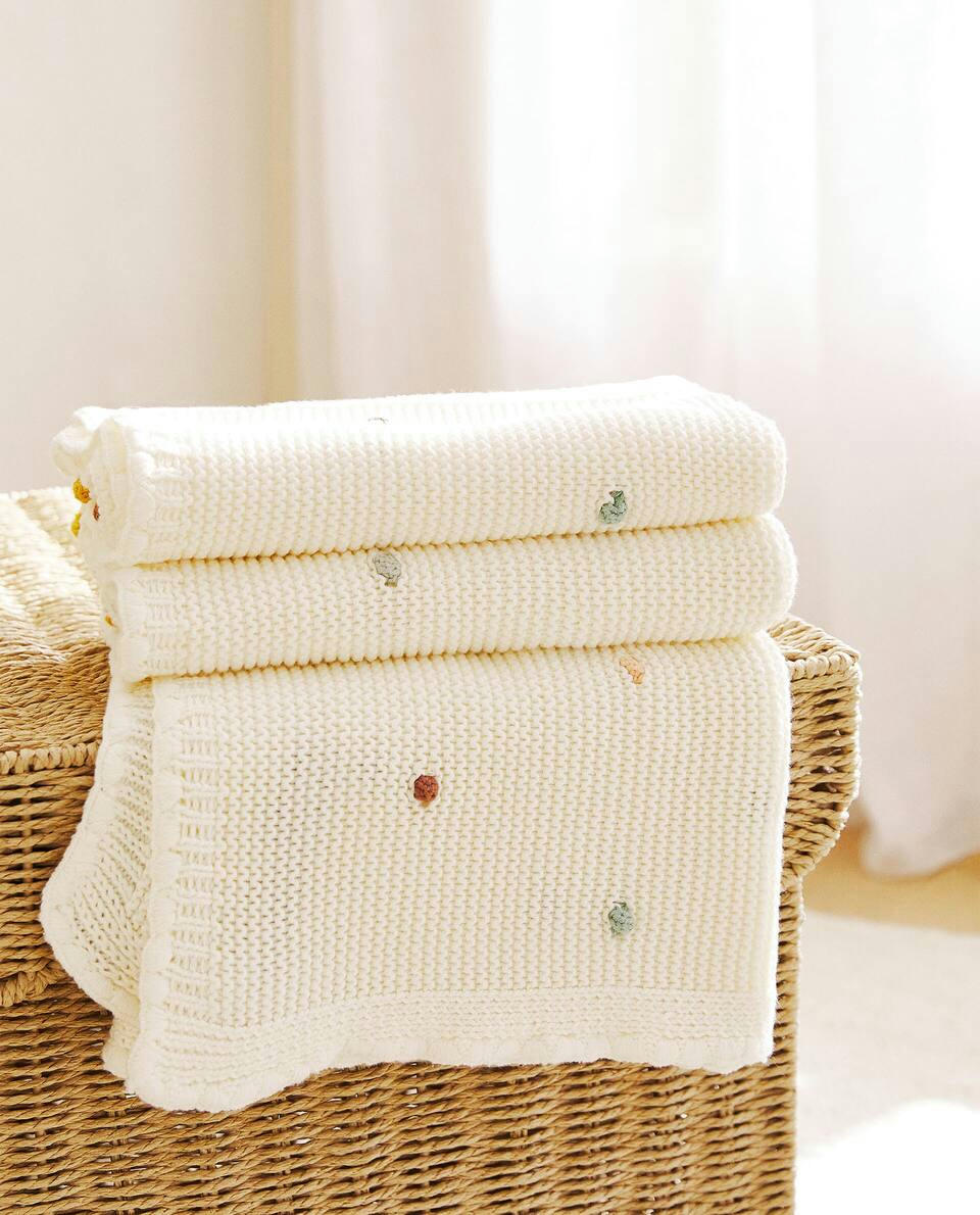 MULTICOLOURED CHUNKY KNIT BLANKET