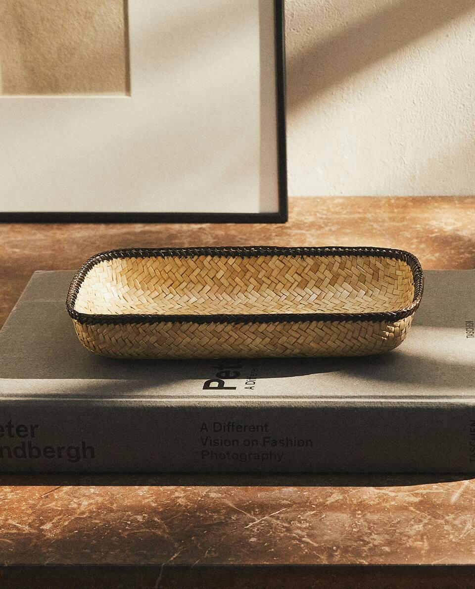 BASKET WITH BLACK BORDER