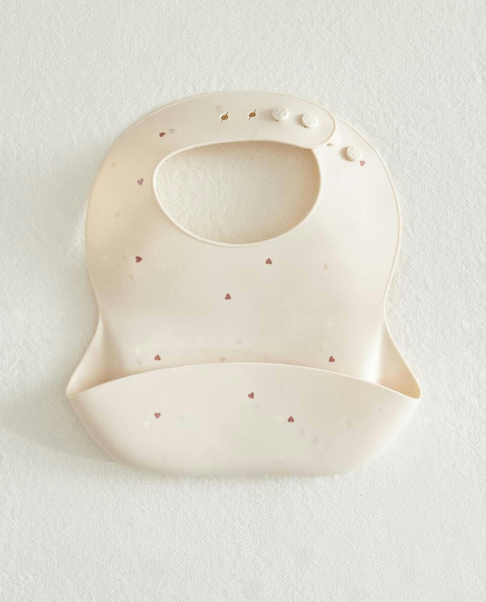 SILICONE HEART PRINT BIB