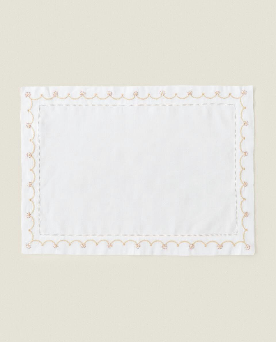 PLACEMAT WITH EMBROIDERY