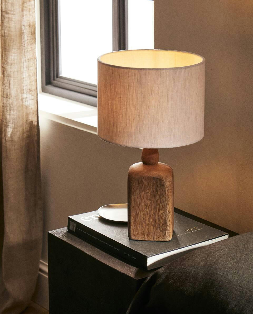 LAMP WITH WOODEN BASE