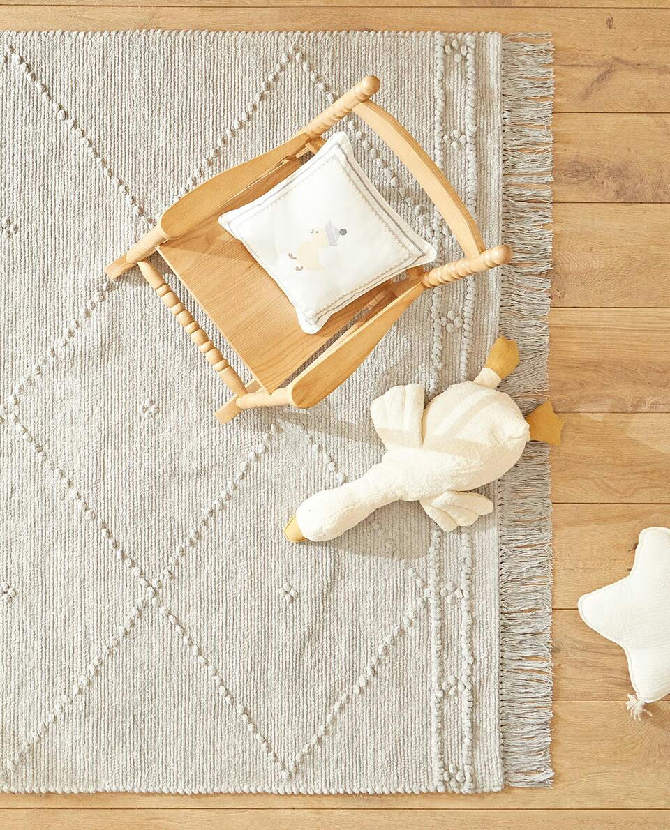 KIDS’ DIAMOND CHENILLE RUG WITH FRINGING