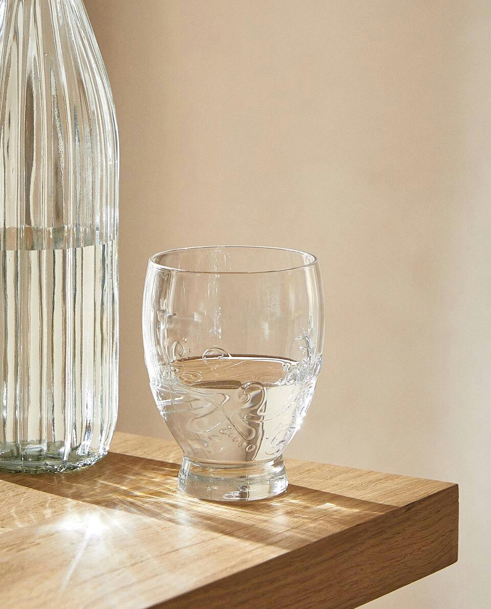 RAISED FLORAL DESIGN GLASS TUMBLER