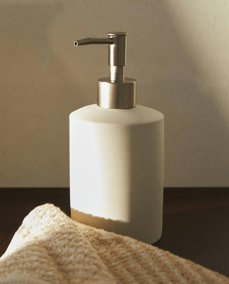 PLAIN CERAMIC BATHROOM SET