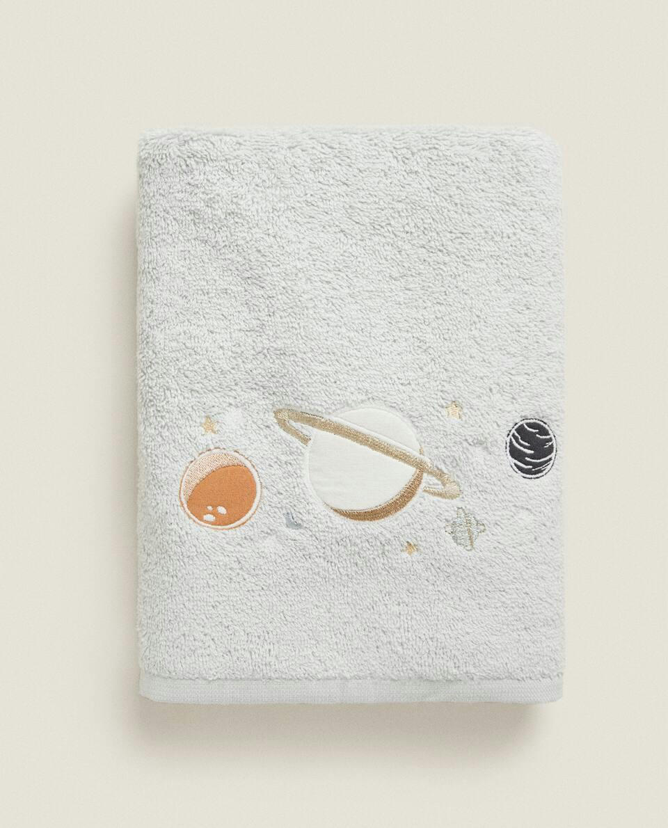 GLOW-IN-THE-DARK PLANETS TOWEL