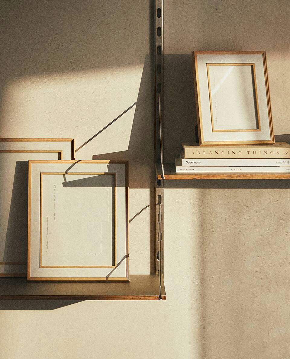 CONTRAST WOODEN FRAME