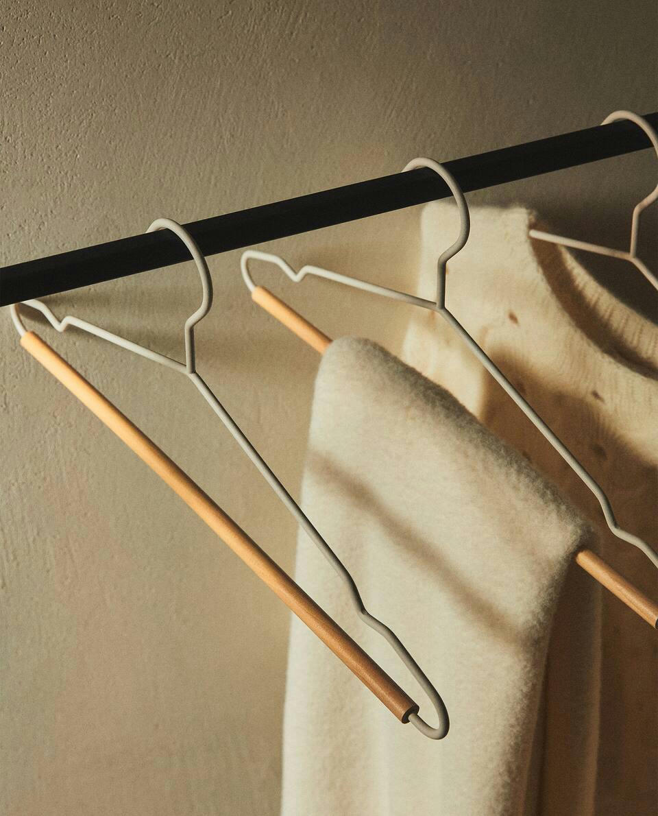 DUAL-MATERIAL HANGER (SET OF 3)