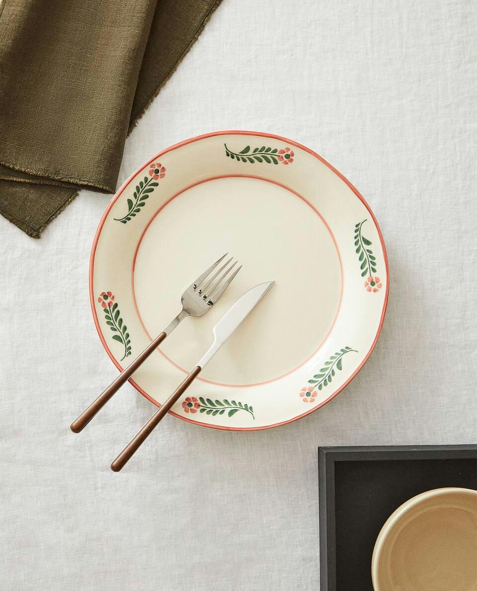 PAINTED FLORAL EARTHENWARE TABLEWARE
