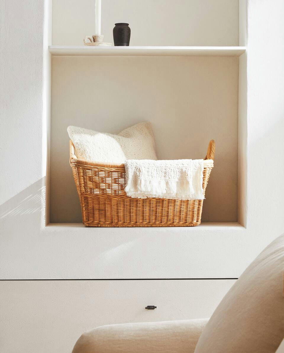 BASKET WITH SIDE HANDLES