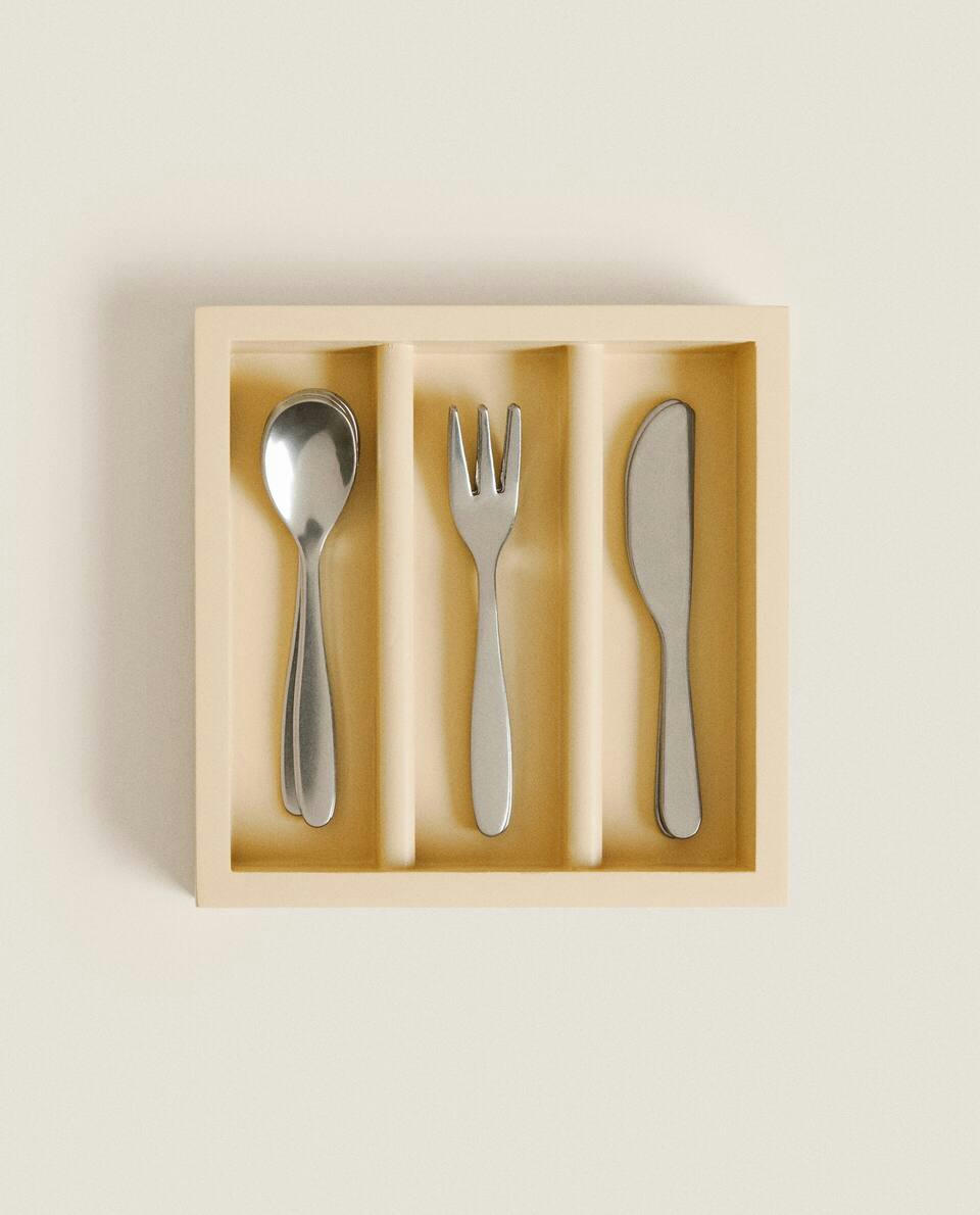 CHILDREN’S TOY SET OF CUTLERY