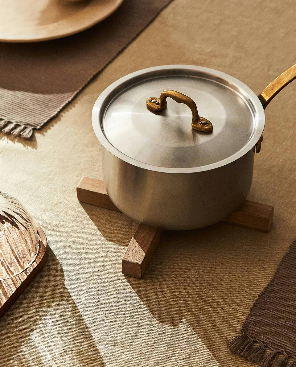 FOLDABLE ACACIA TRIVET