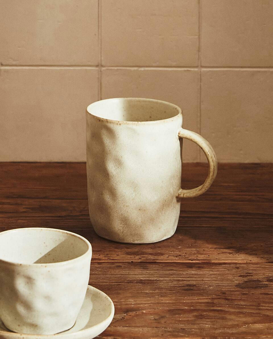 TEXTURED STONEWARE MUG