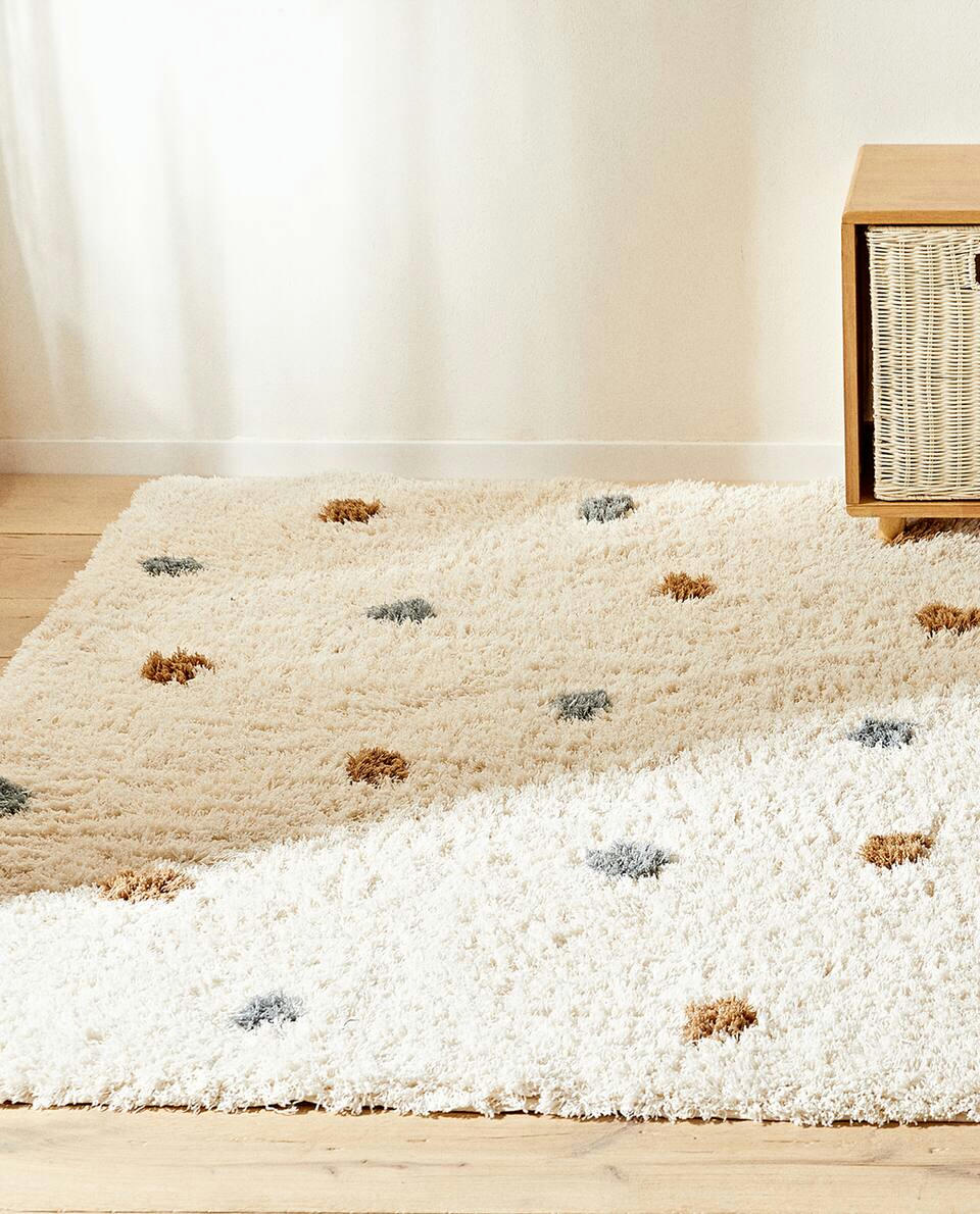 MULTICOLOURED DOTTED RUG