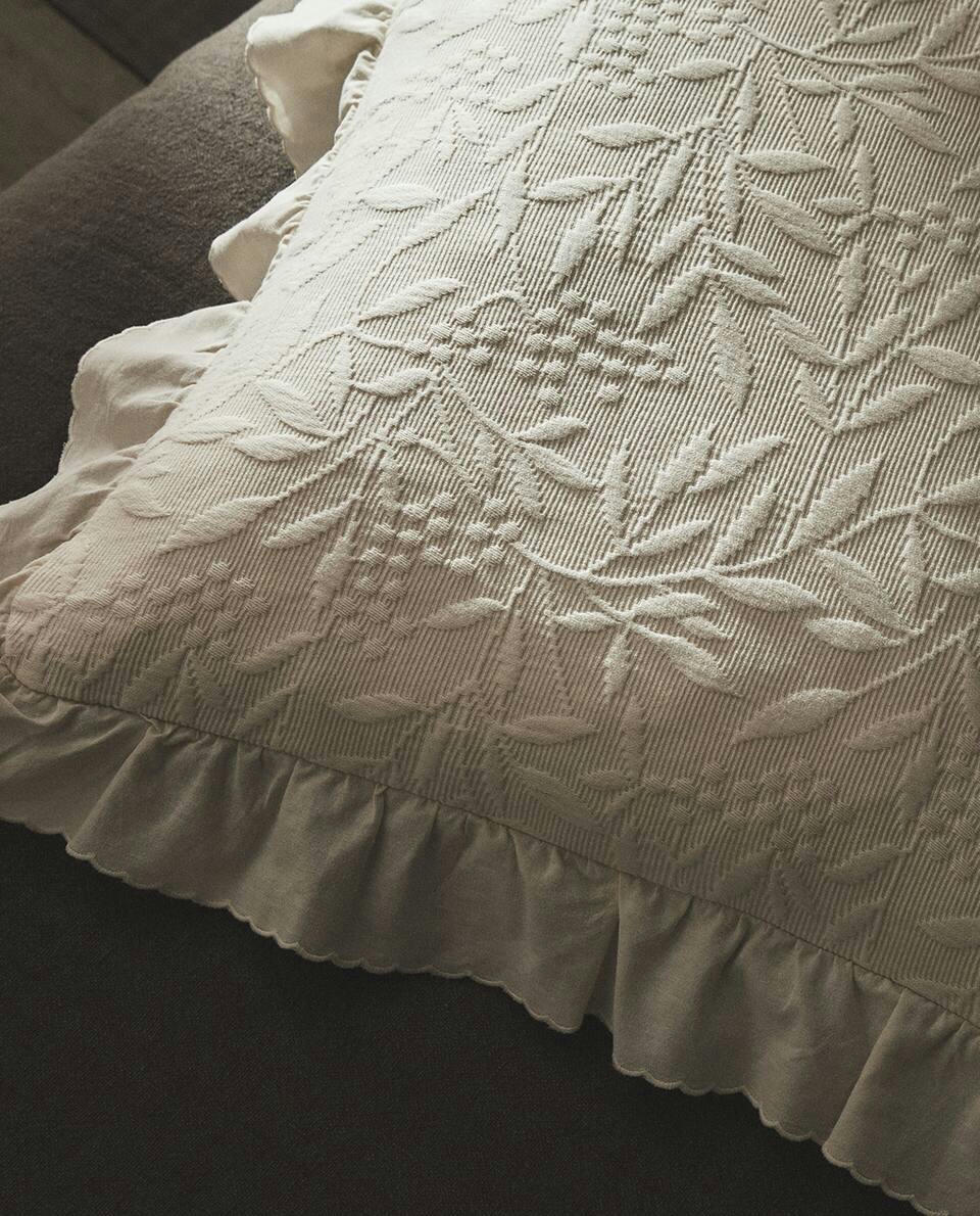 RUFFLE CUSHION COVER