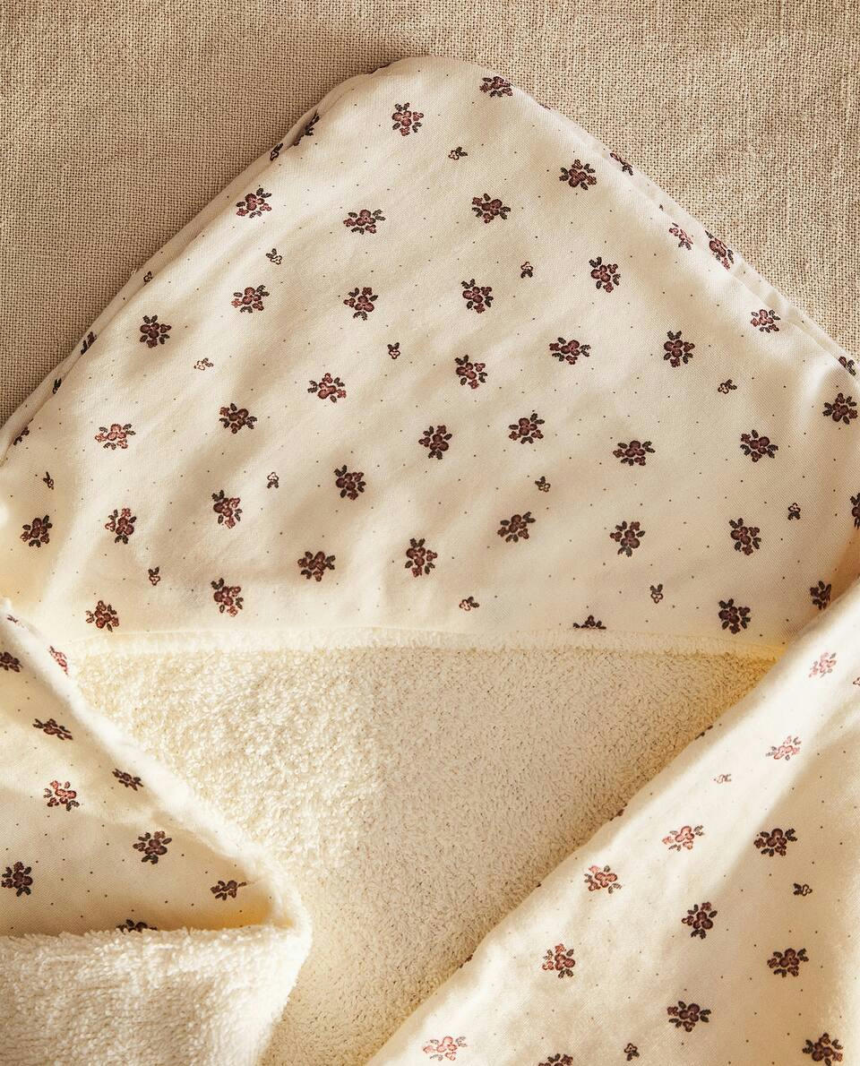 CHILDREN'S FLORAL PRINT HOODED TOWEL