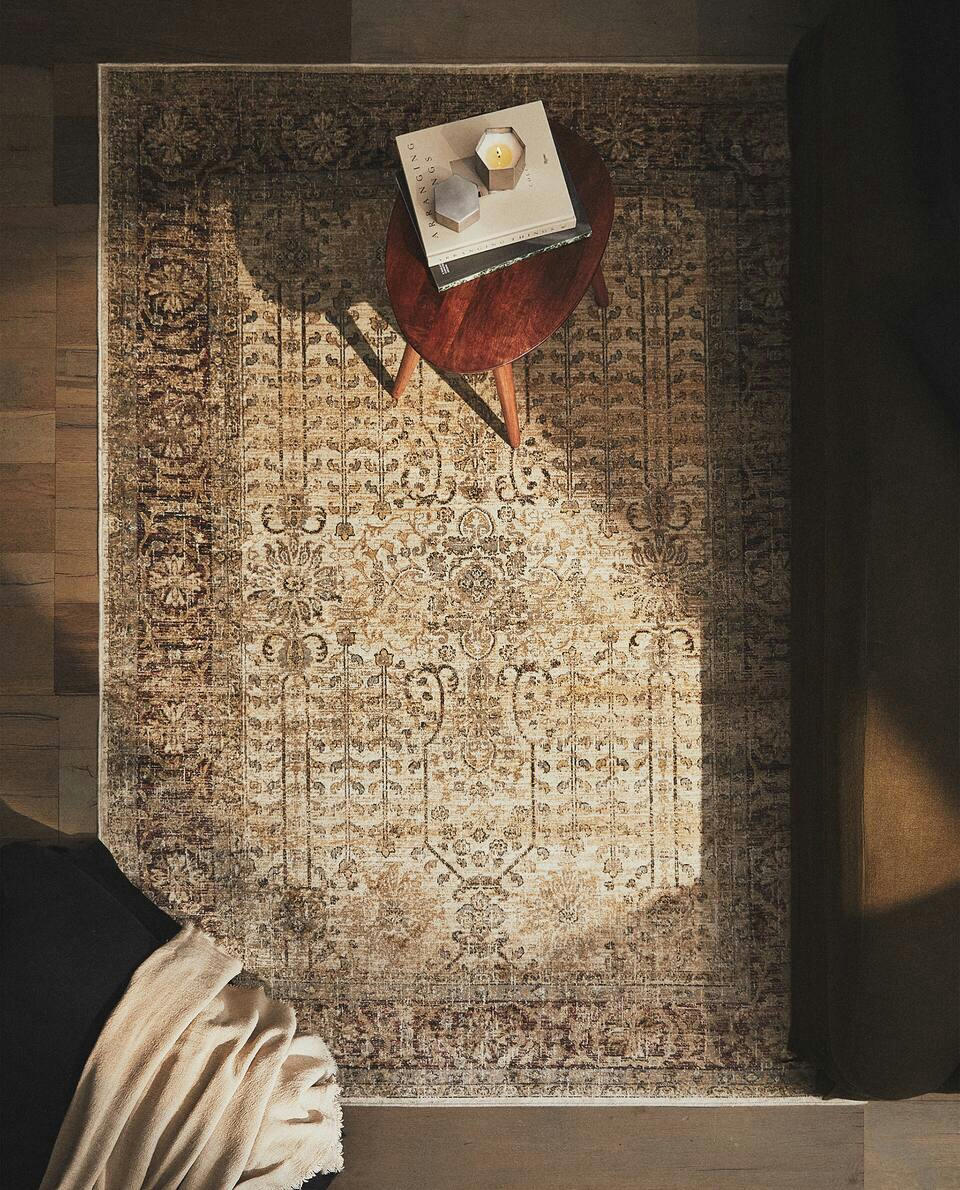 VINTAGE-EFFECT RUG