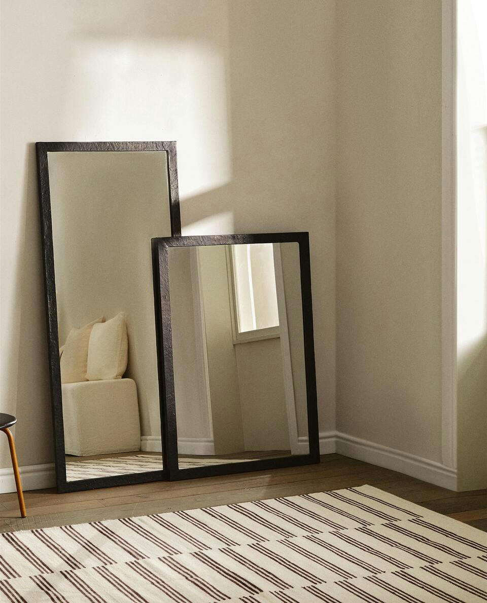 WALL MIRROR WITH METAL FRAME