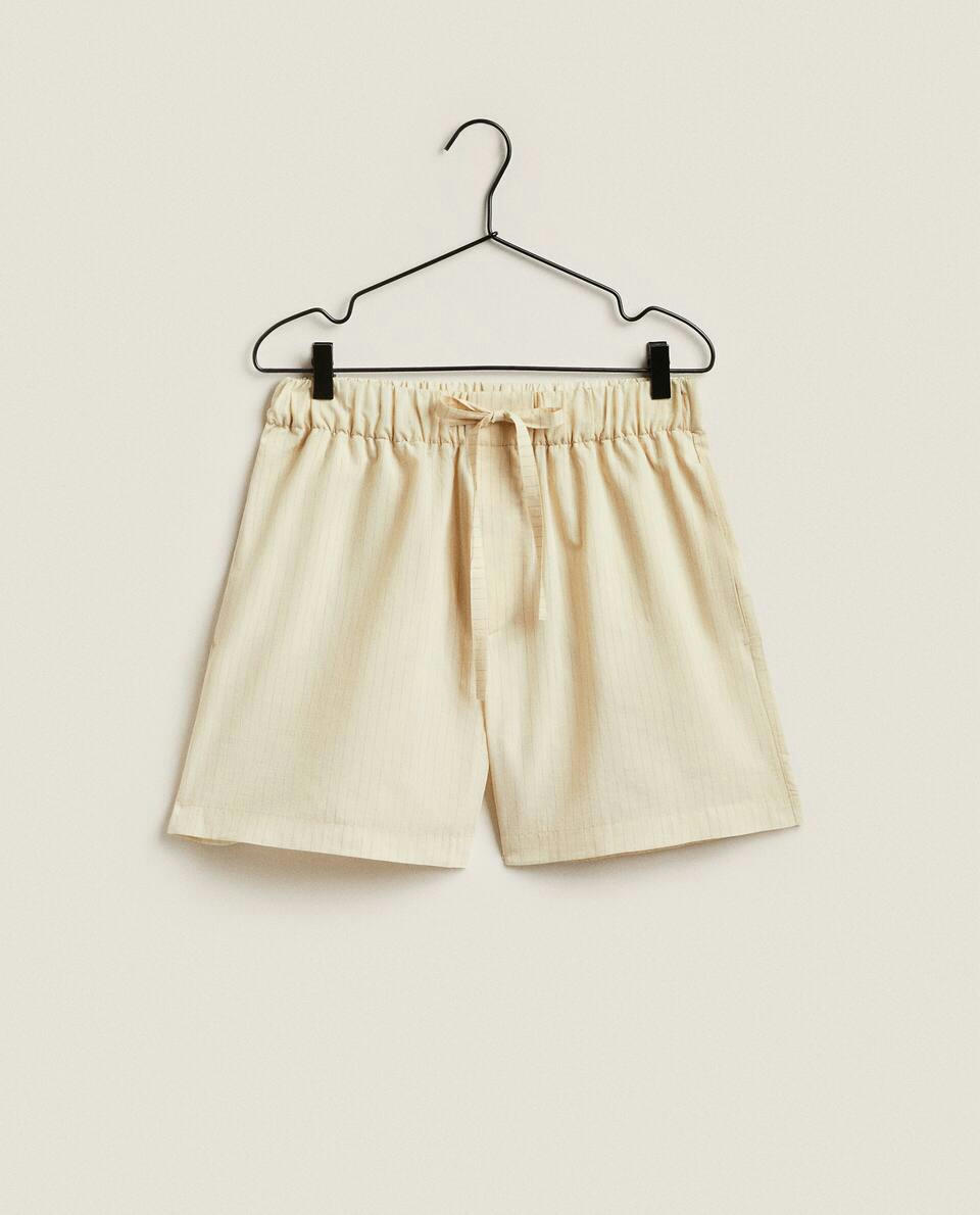 SHORTS WITH THIN STRIPES