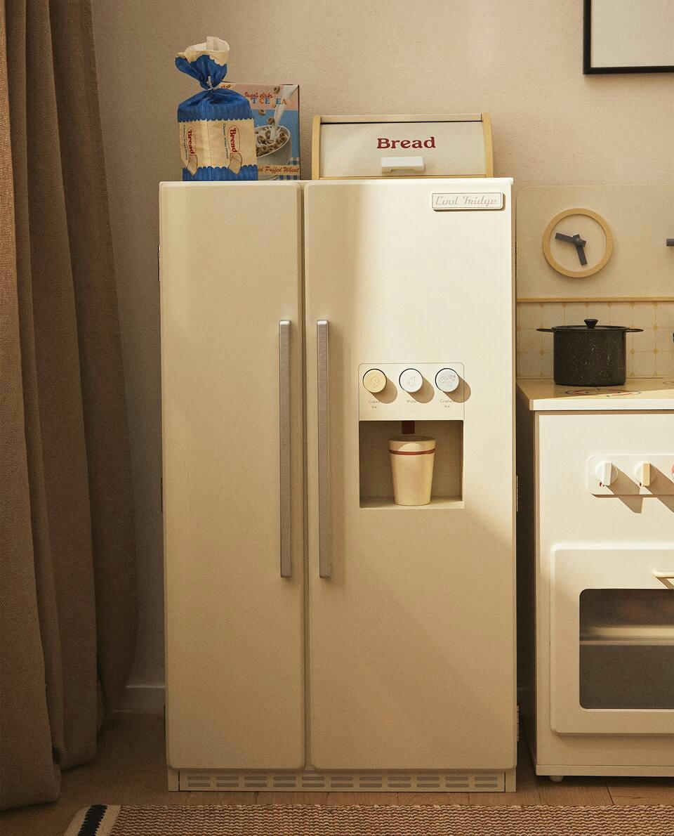 CHILDREN’S WOODEN DOUBLE DOOR FRIDGE TOY