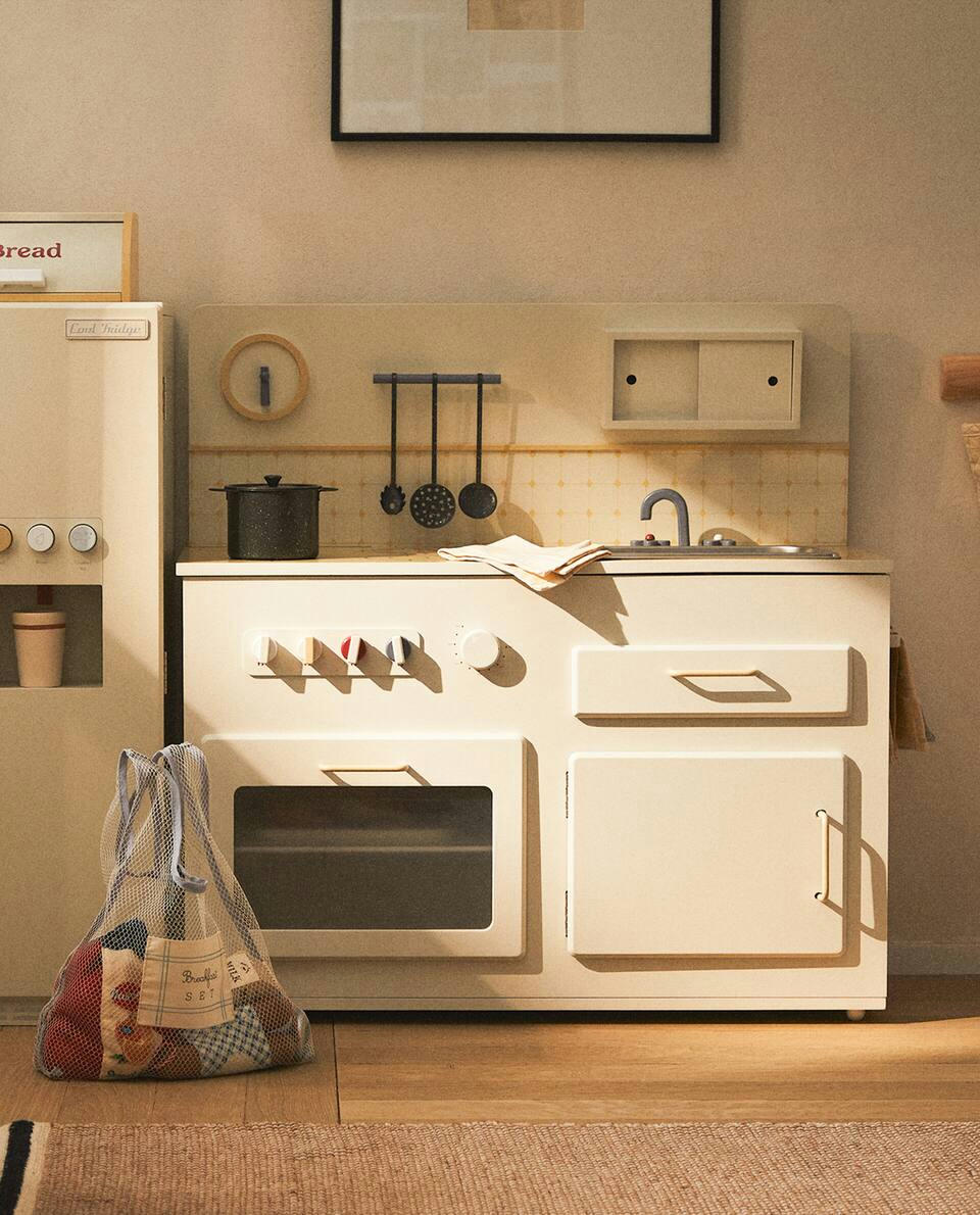 CHILDREN'S WOODEN PLAY KITCHEN