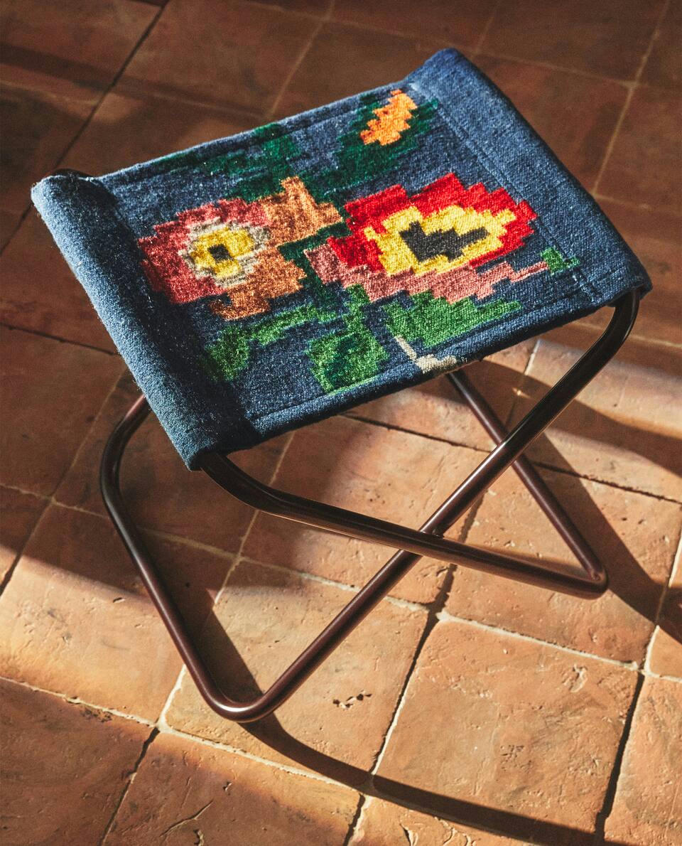 MULTICOLOURED WOOL FOLDING STOOL