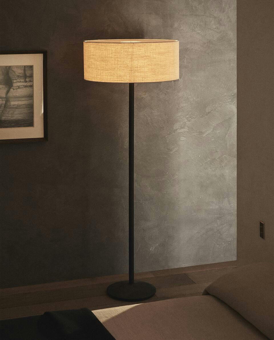 LAMP WITH WOODEN BODY