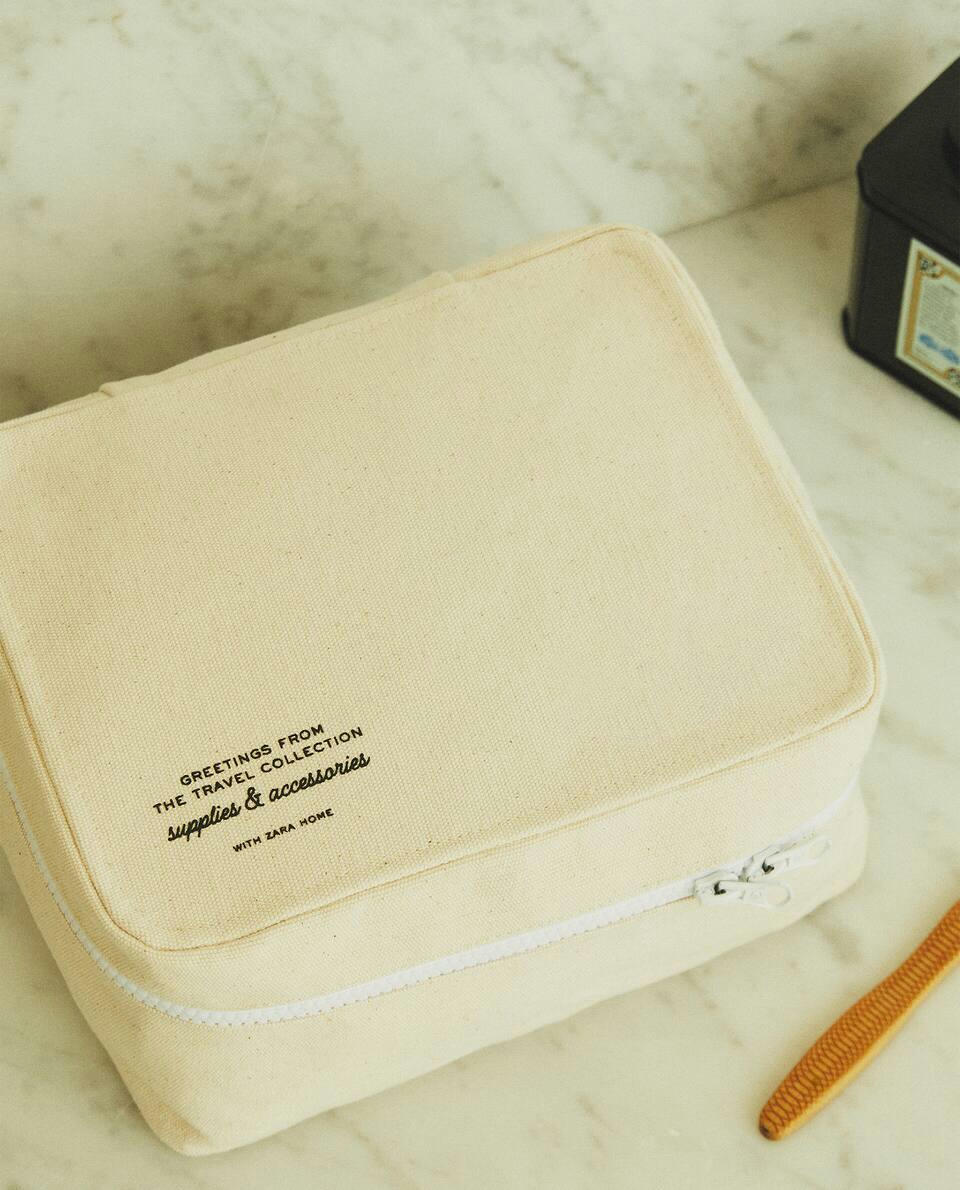 SAINT-LAZARE TRAVEL TOILETRY BAG